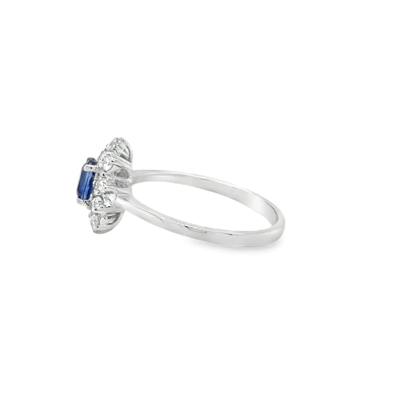 18KT WHITE GOLD SAPPHIRE AND DIAMONDS RING