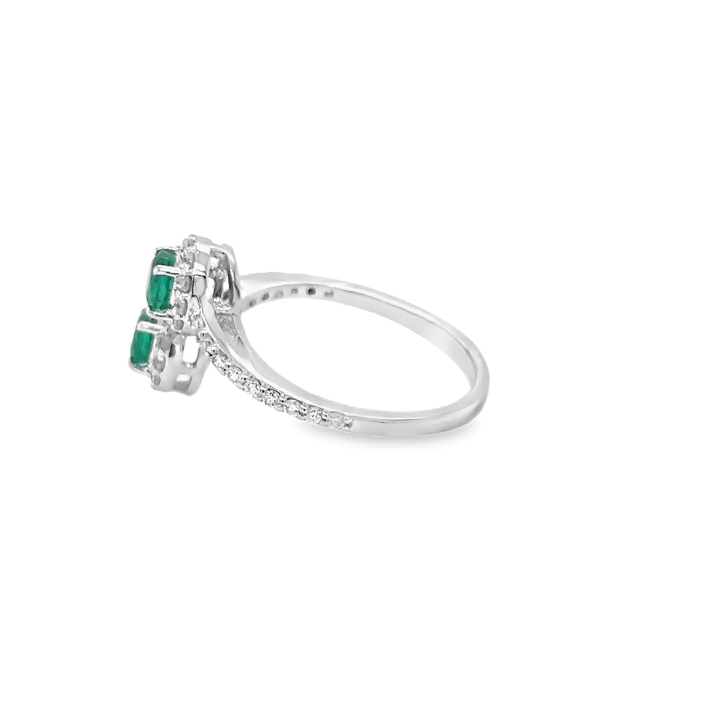 18KT WHITE GOLD EMERALD AND DIAMONDS RING