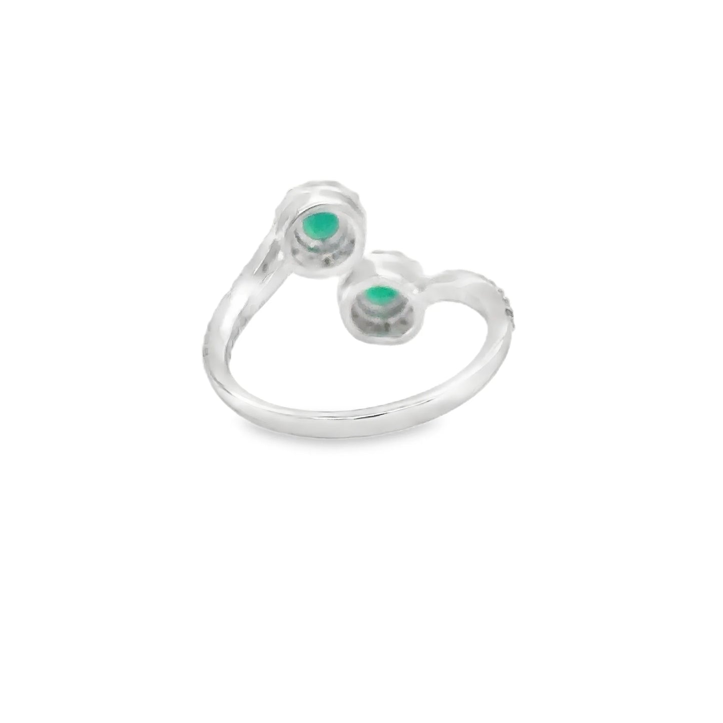 18KT WHITE GOLD EMERALD AND DIAMONDS RING