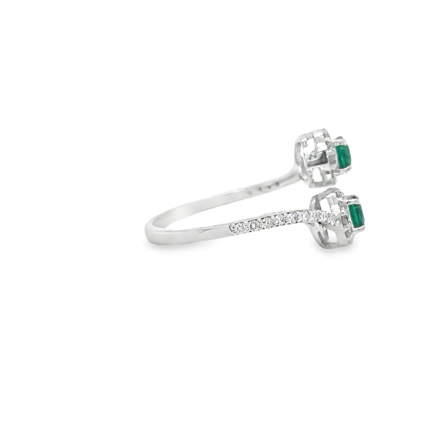 18KT WHITE GOLD EMERALD AND DIAMONDS RING