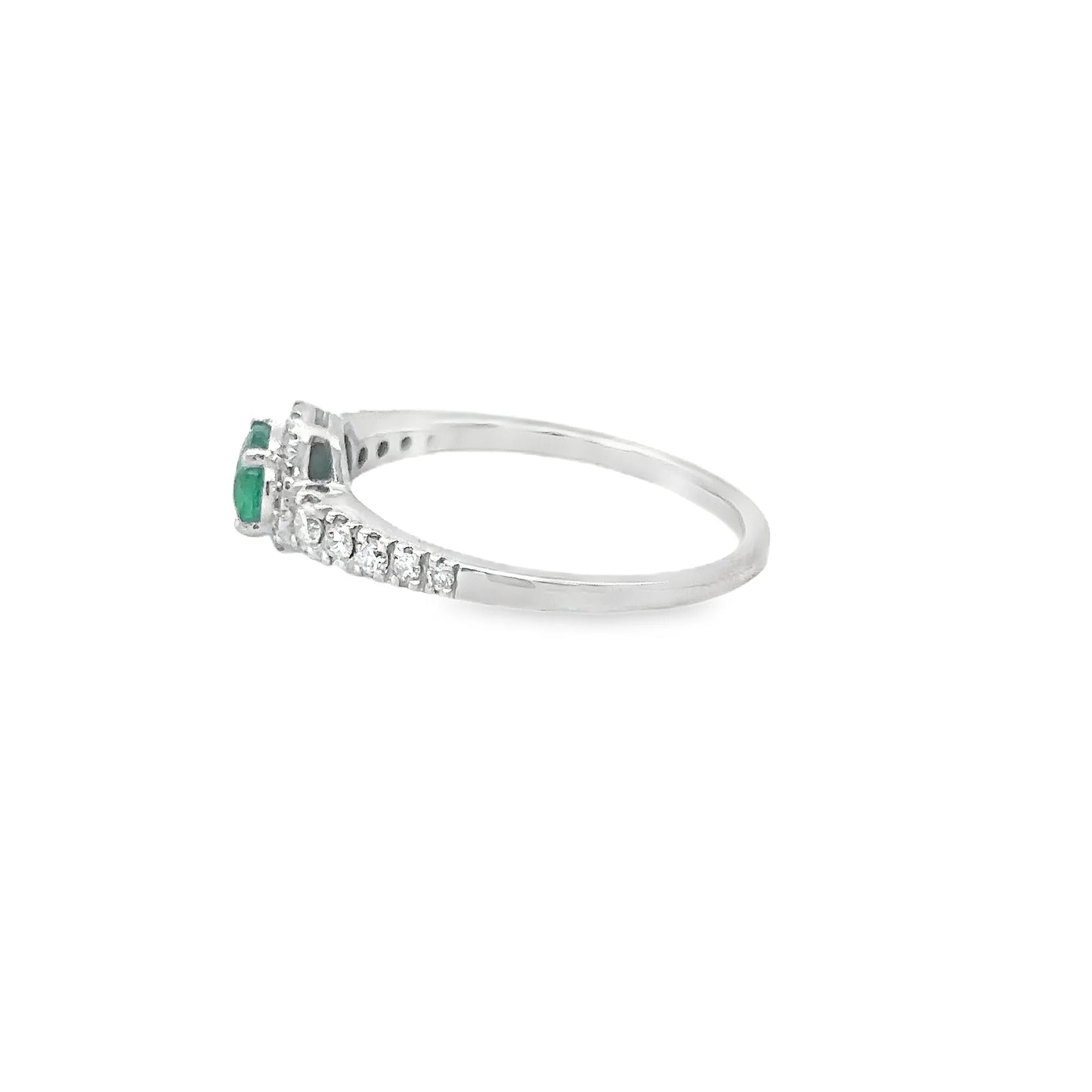 18KT WHITE GOLD EMERALD AND DIAMONDS RING