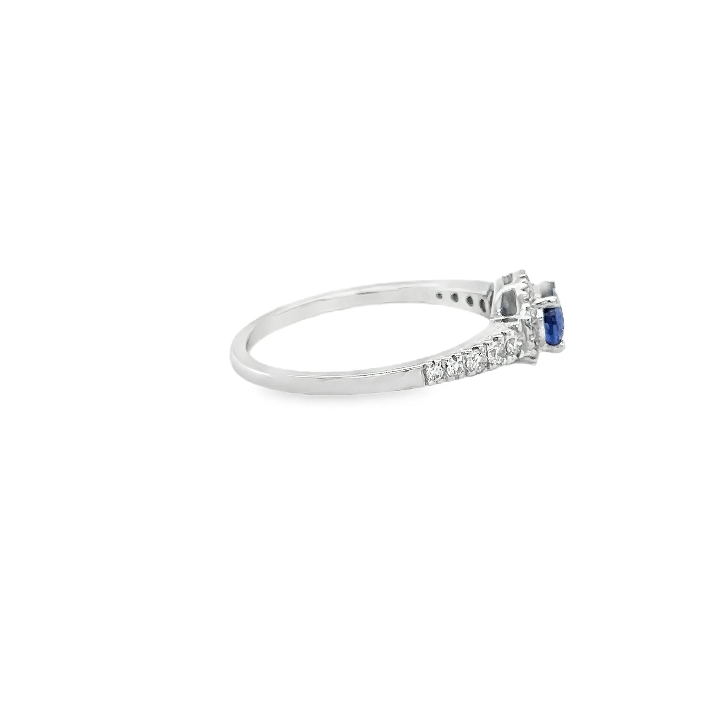 18KT WHITE GOLD SAPPHIRE AND DIAMONDS RING