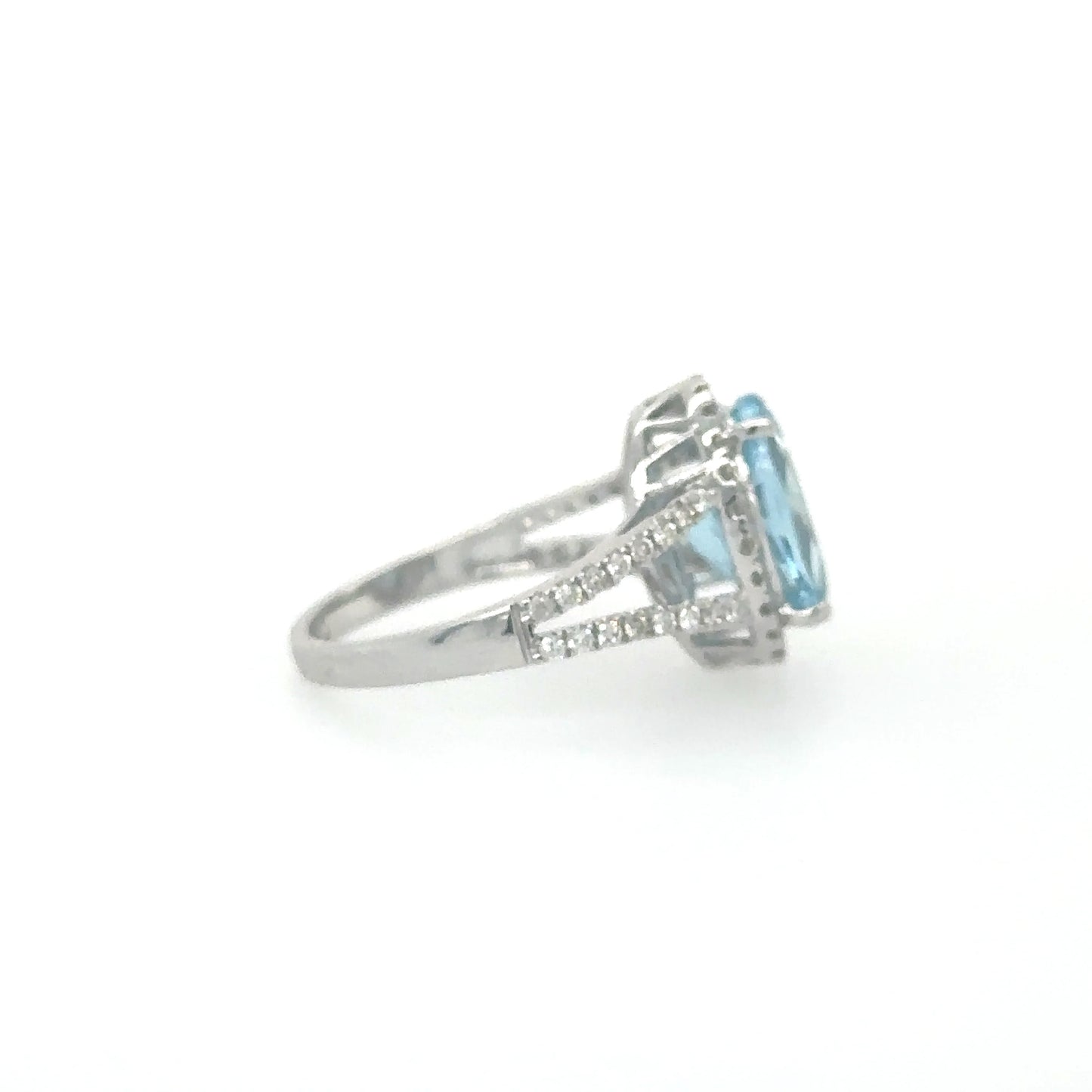 OVAL SHAPE AQUAMARINE RING WITH DIAMONDS
