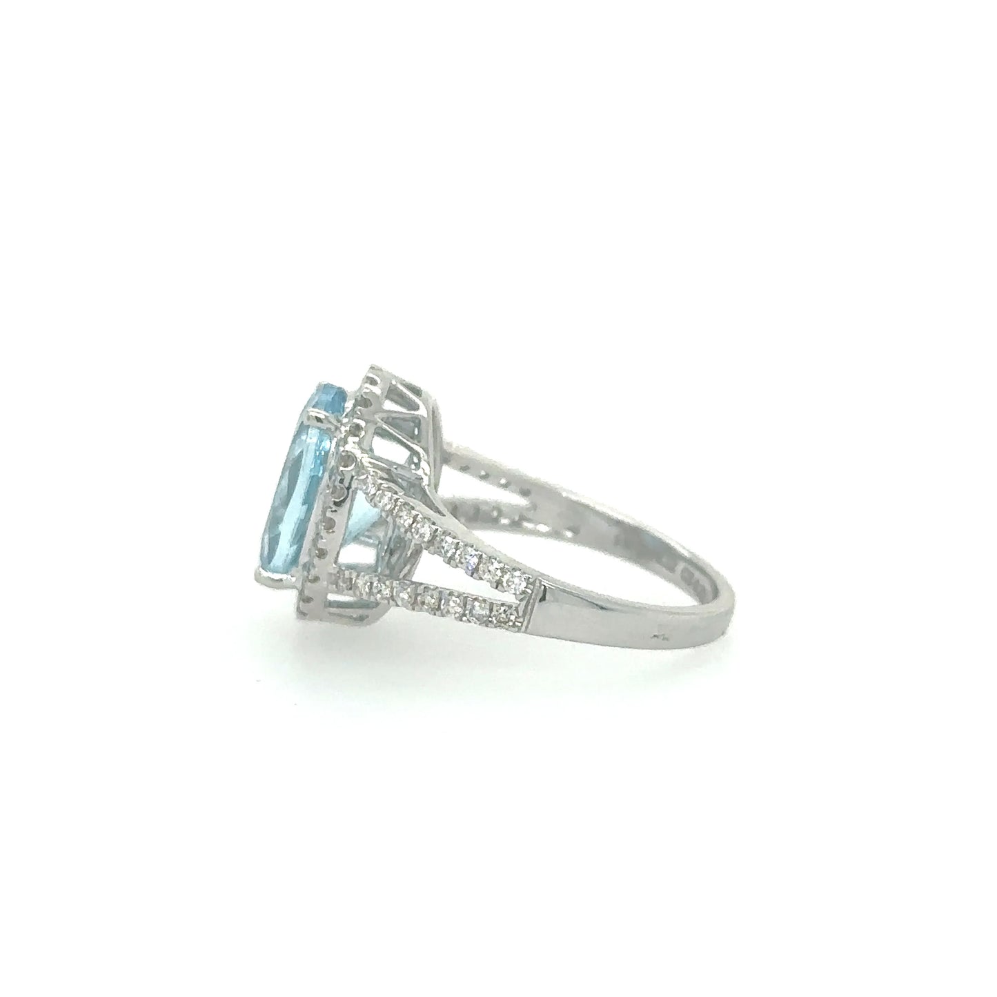 OVAL SHAPE AQUAMARINE RING WITH DIAMONDS