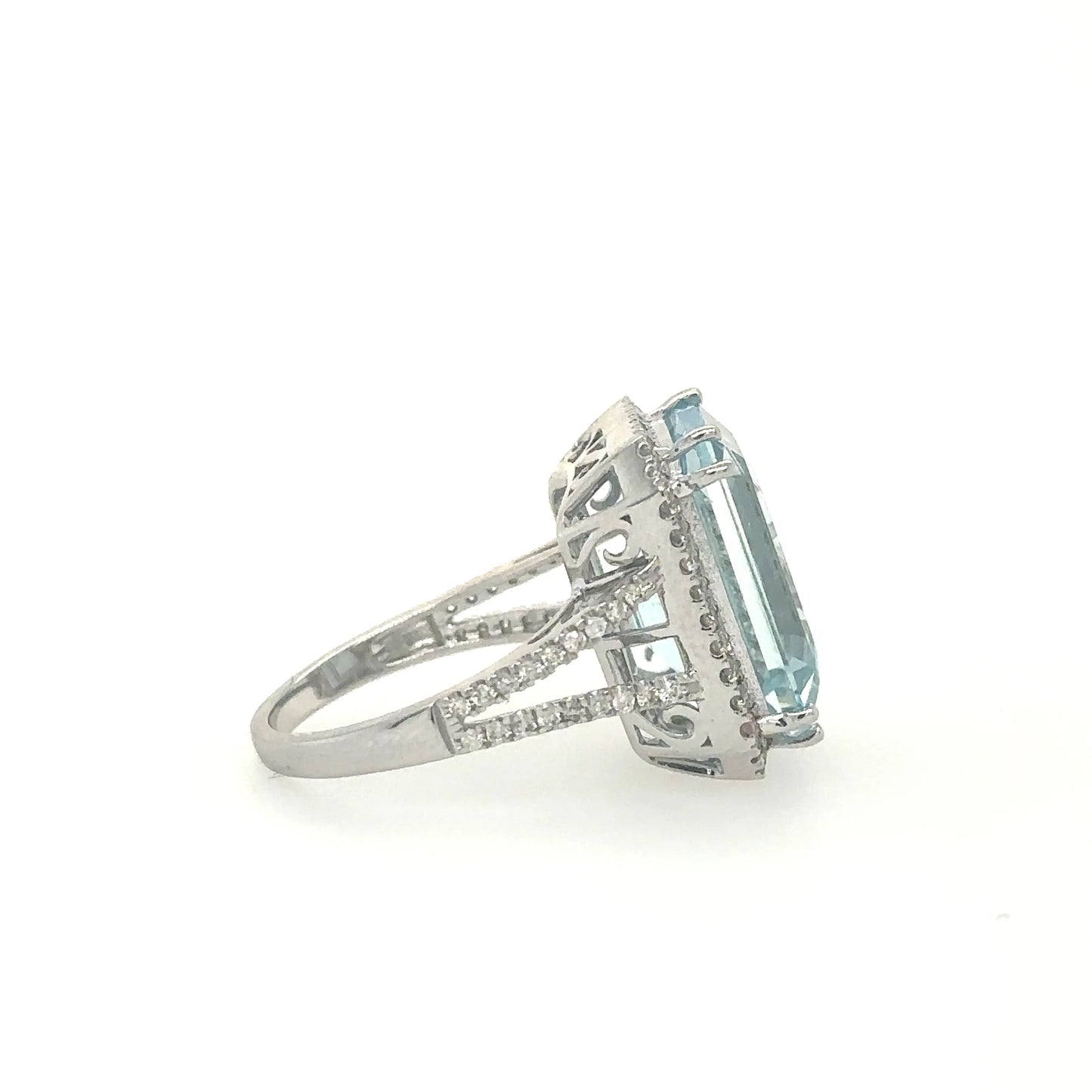 EMERALD SHAPE AQUAMARINE RING WITH DIAMONDS