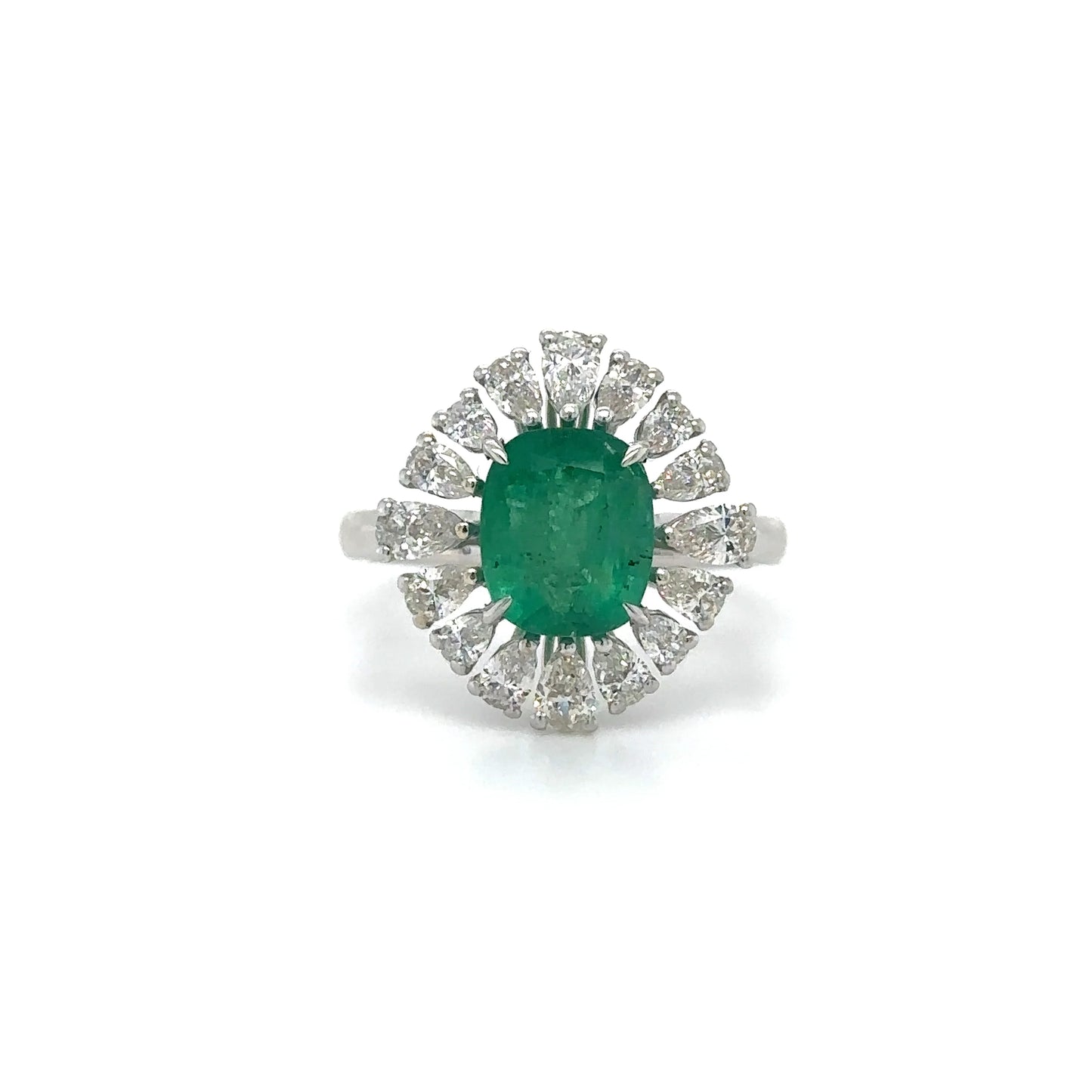 18KT WHITE GOLD EMERALD AND DIAMOND RING