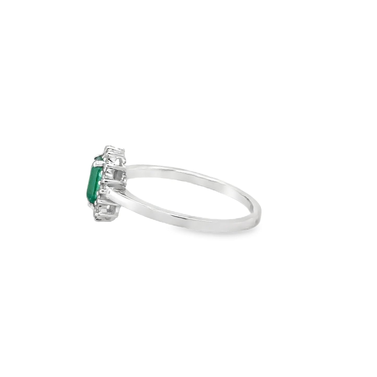 18KT WHITE GOLD EMERALD AND DIAMONDS RING