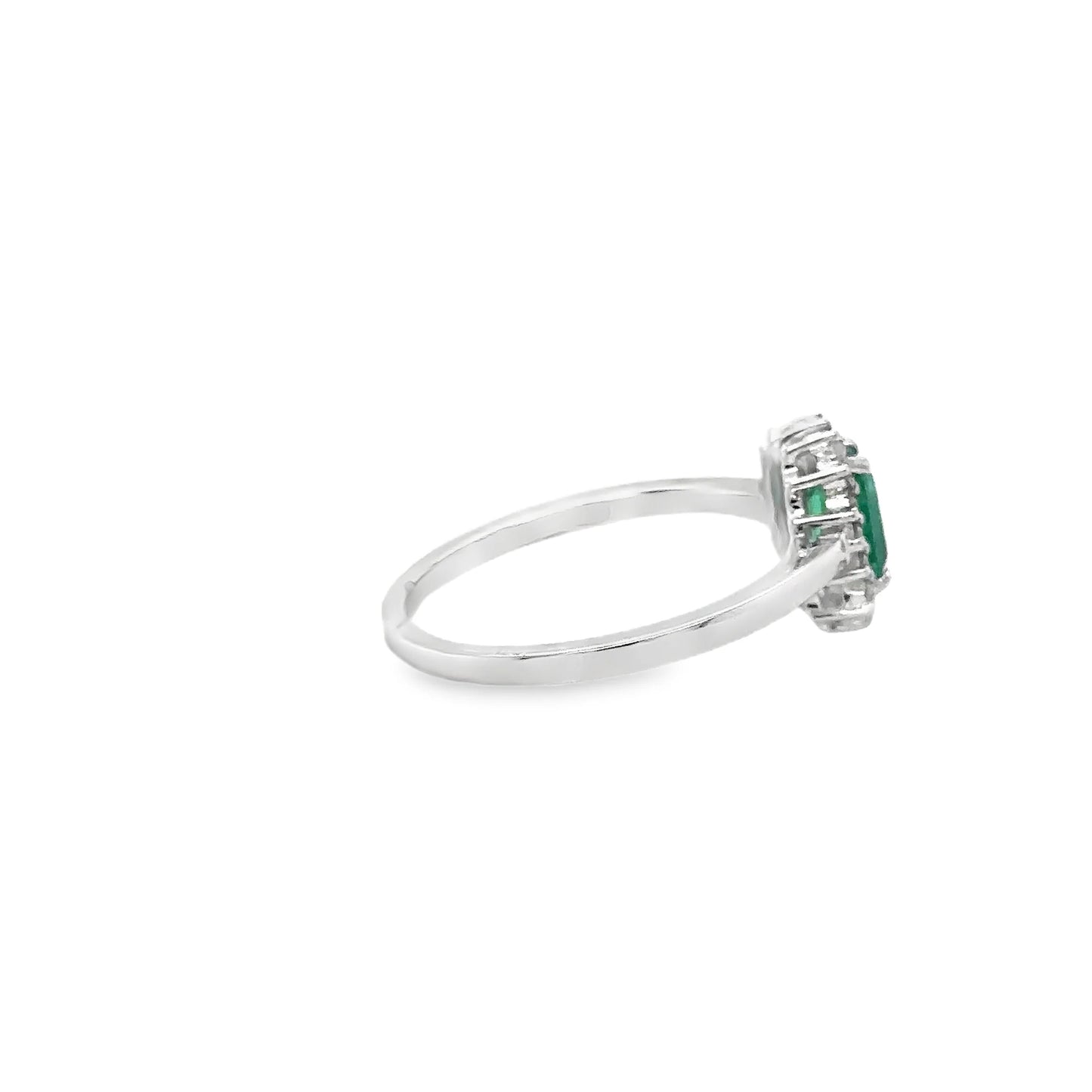 18KT WHITE GOLD EMERALD AND DIAMONDS RING