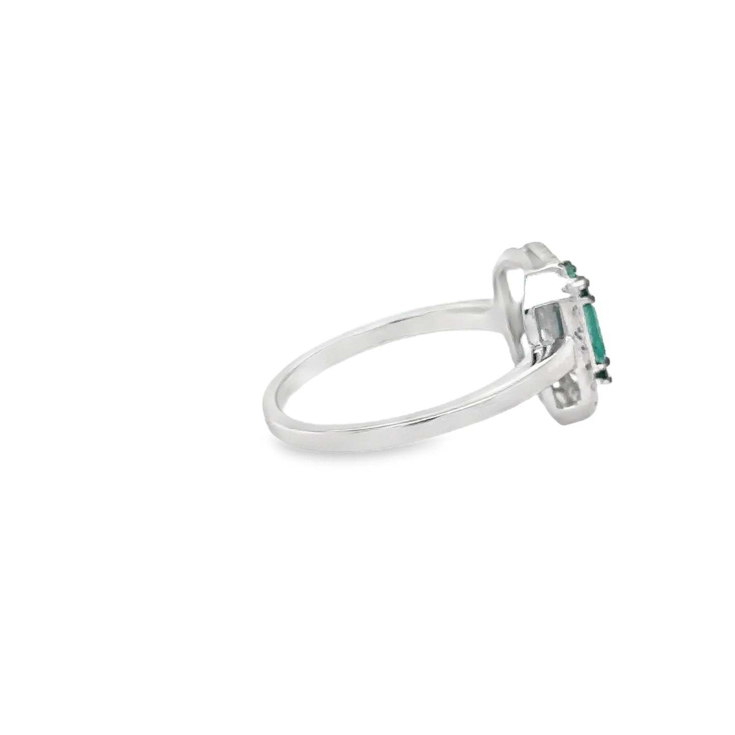 18KT WHITE GOLD EMERALD AND DIAMONDS RING