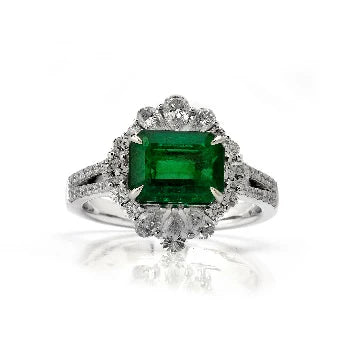 18KT WHITE GOLD EMERALD AND DIAMONDS RING