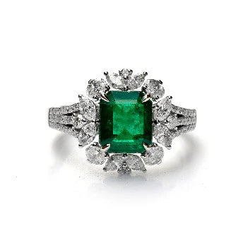 18KT WHITE GOLD EMERALD AND DIAMONDS RING
