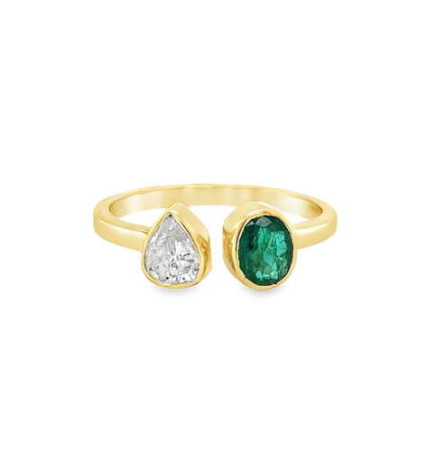 14KT YELLOW GOLD EMERALD AND DIAMOND RING