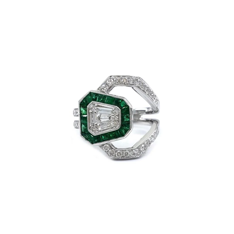 18KT WHITE GOLD EMERALD AND DIAMOND RING