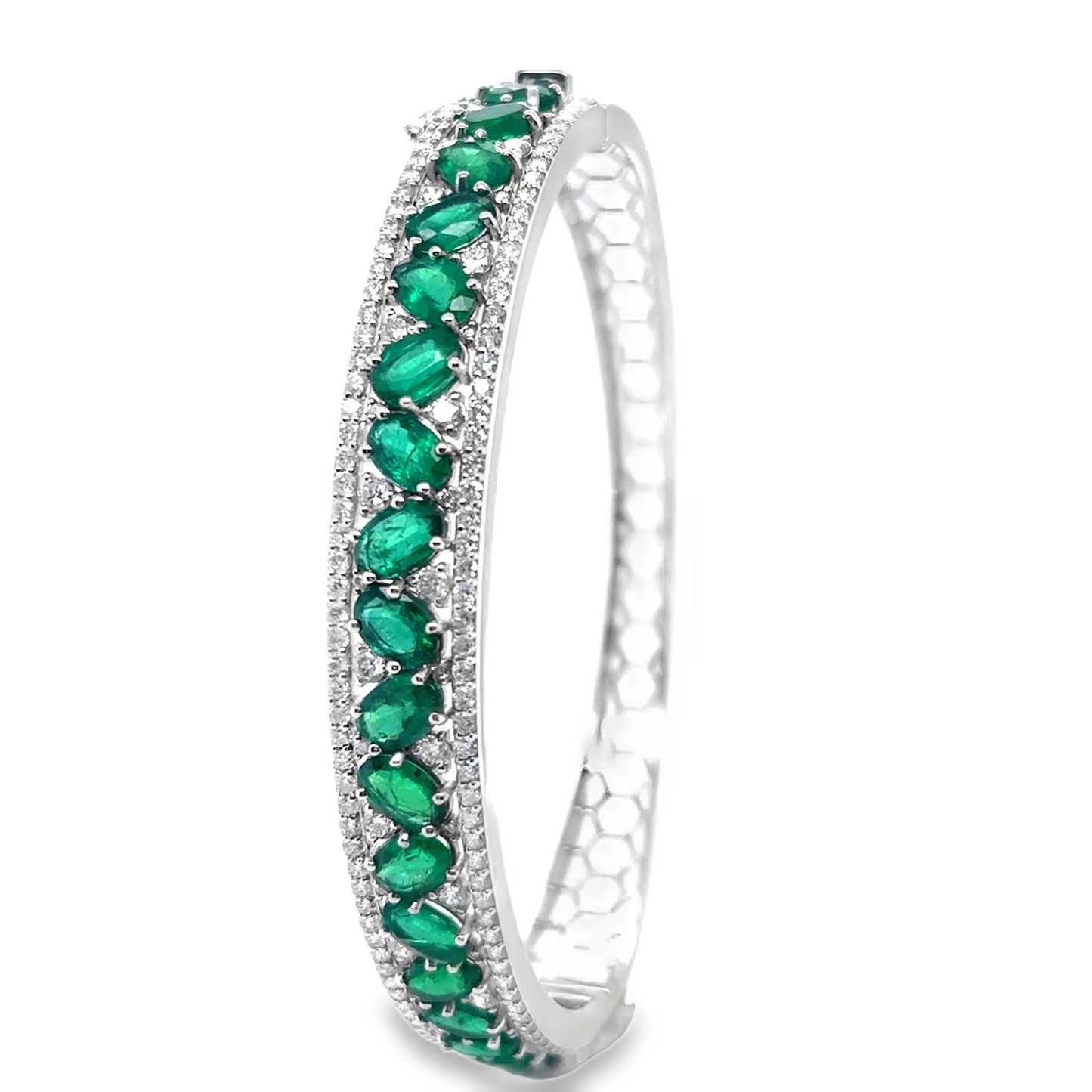 18K WHITE GOLD EMERALD AND DIAMOND BRACELET