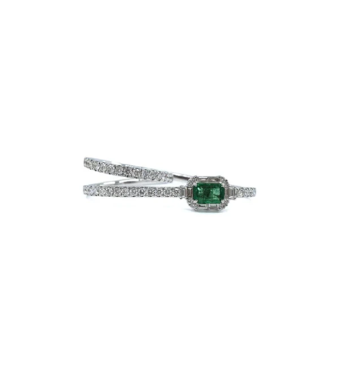 18KT WHITE GOLD EMERALD AND DIAMOND RING