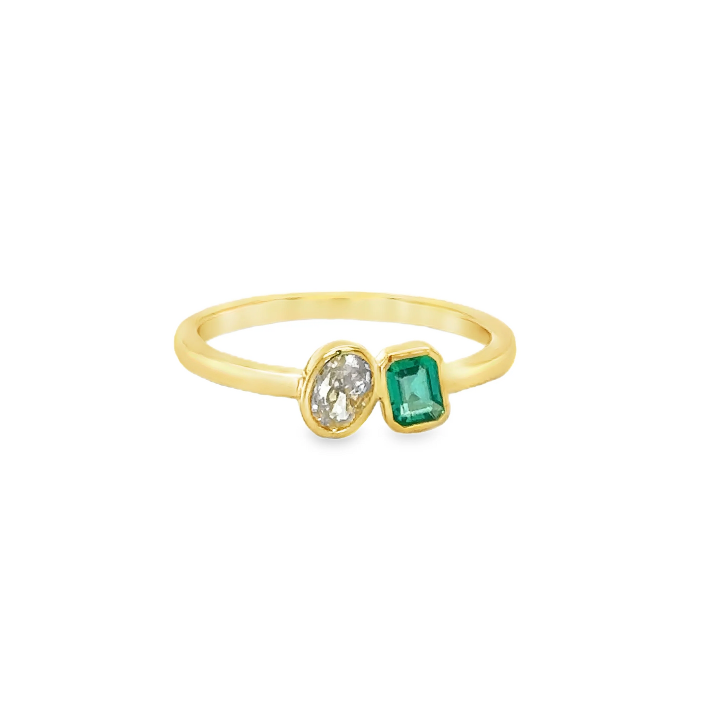 14KT YELLOW GOLD EMERALD AND CHAMPAGNE DIAMOND RING