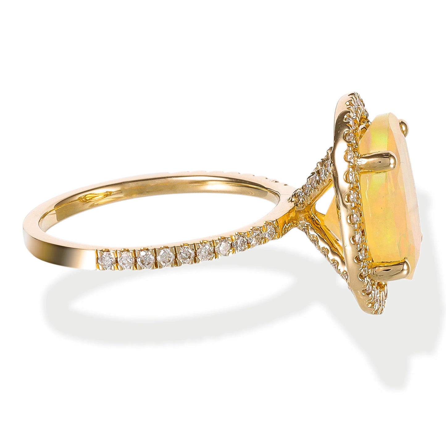 DIAMOND / STONE OVAL SHAPE RING