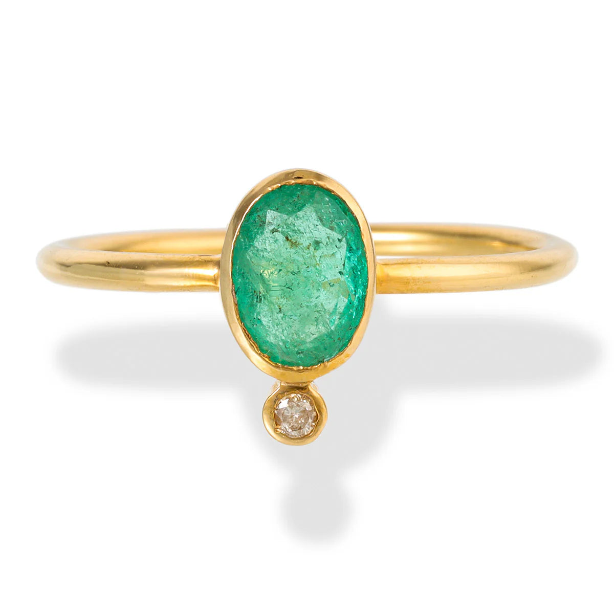 DIAMOND/EMERALD OVAL SHAPE RING