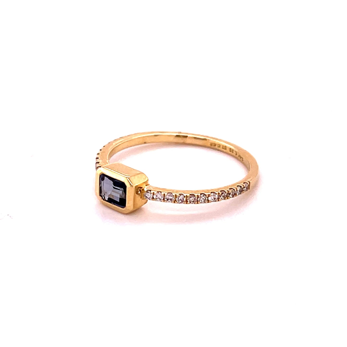 14KT GOLD BLUE SAPPHIRE RING