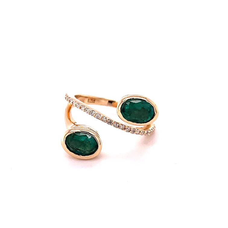 14KT GOLD EMERALD RING WITH DIAMONDS