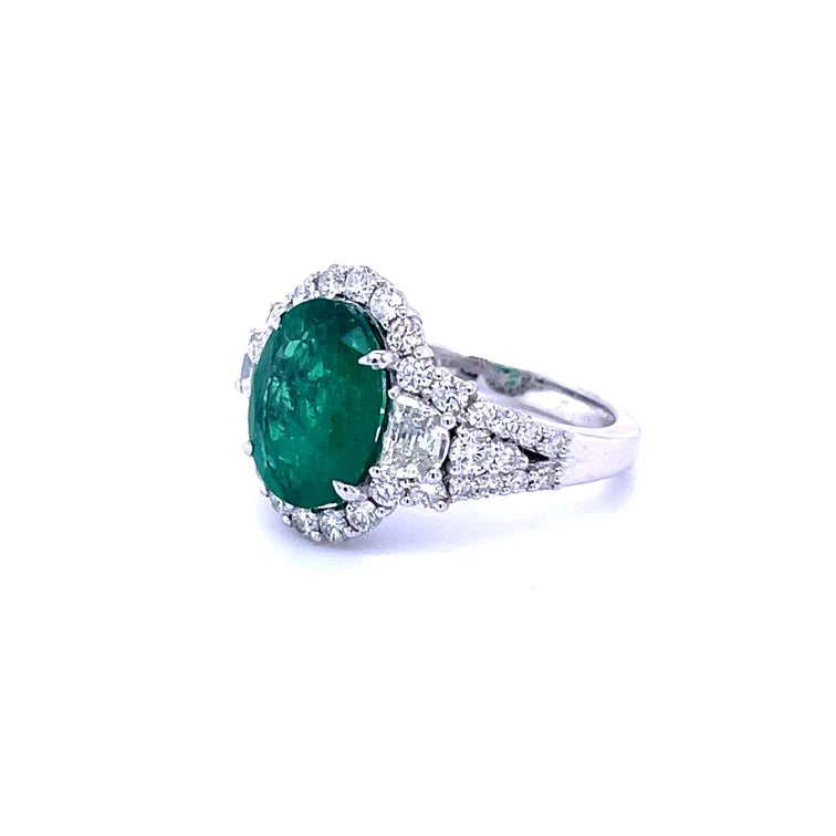 18KT WHITE GOLD EMERALD WITH DIAMOND RING