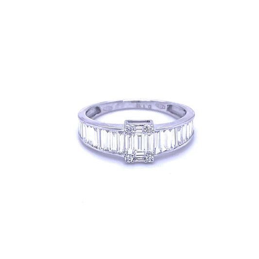 18KT WHITE GOLD WITH DIAMOND RING
