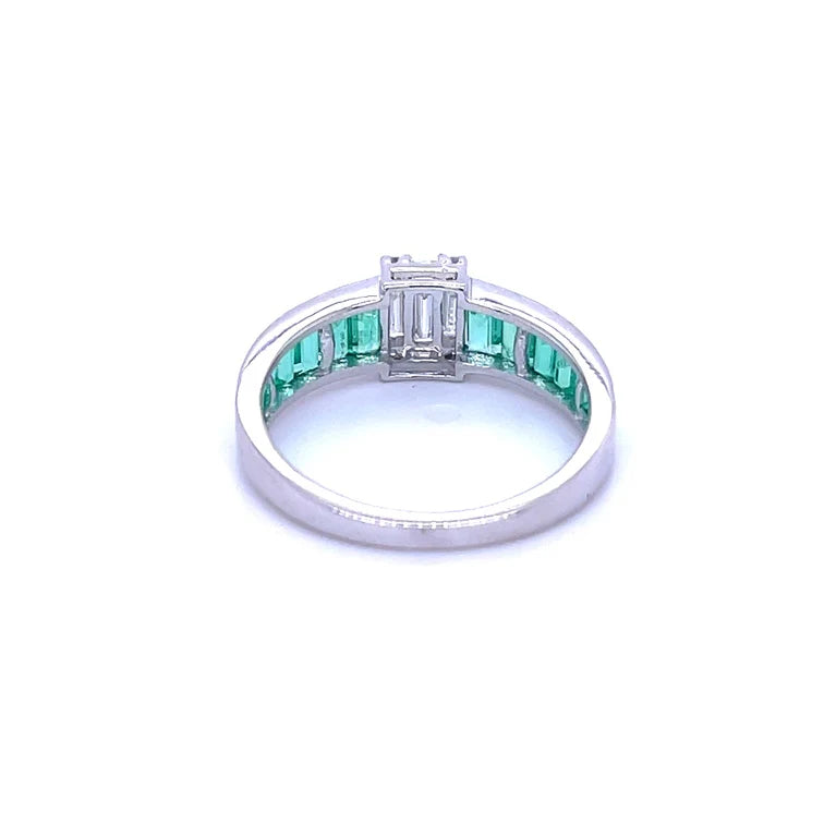 18KT WHITE GOLD EMERALD WITH DIAMOND RING