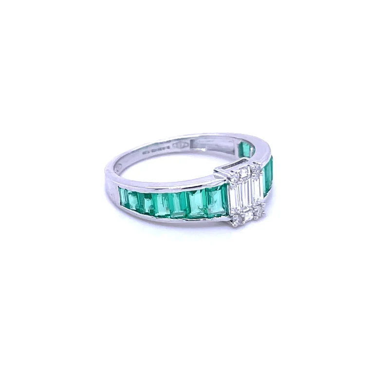 18KT WHITE GOLD EMERALD WITH DIAMOND RING