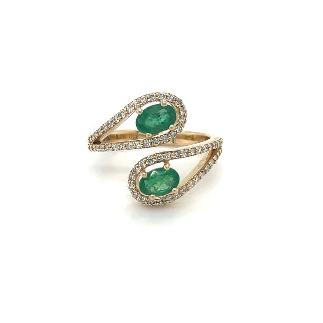 EMERALD DIAMOND RING