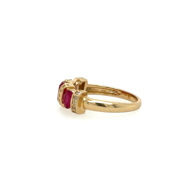 YELLOW GOLD RING WITH RUBY AND DIAMONDS