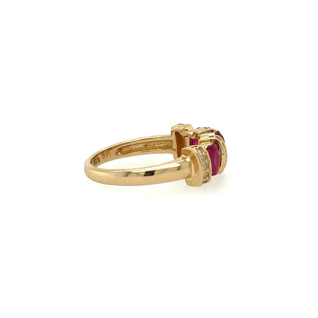 YELLOW GOLD RING WITH RUBY AND DIAMONDS