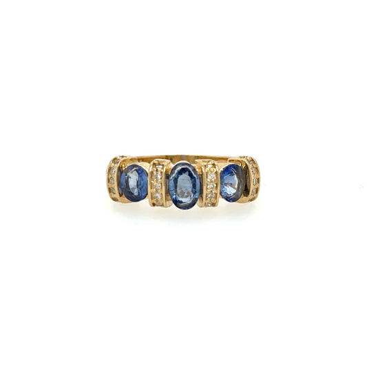 YELLOW GOLD RING WITH SAPPHIRE AND DIAMONDS