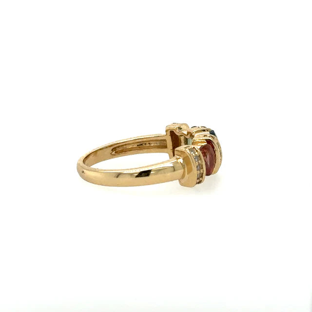 YELLOW GOLD RING WITH SAPPHIRE AND DIAMONDS