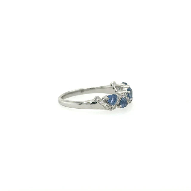 WHITE GOLD RING WITH SAPPHIRE AND DIAMONDS