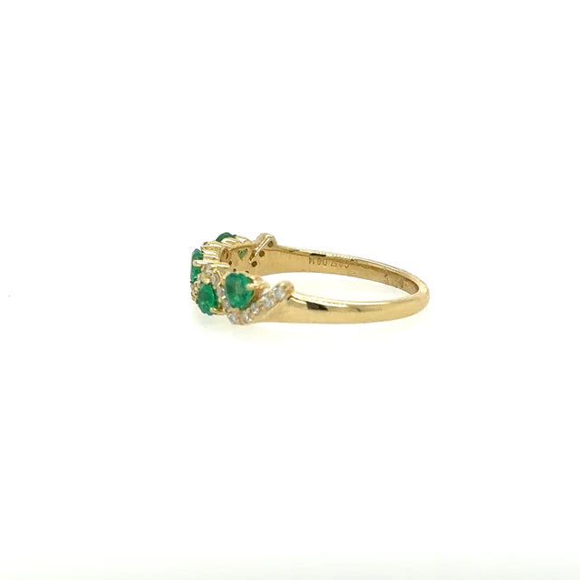 YELLOW GOLD RING WITH EMERALD AND DIAMONDS