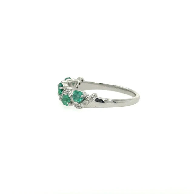WHITE GOLD RING WITH EMERALD AND DIAMONDS