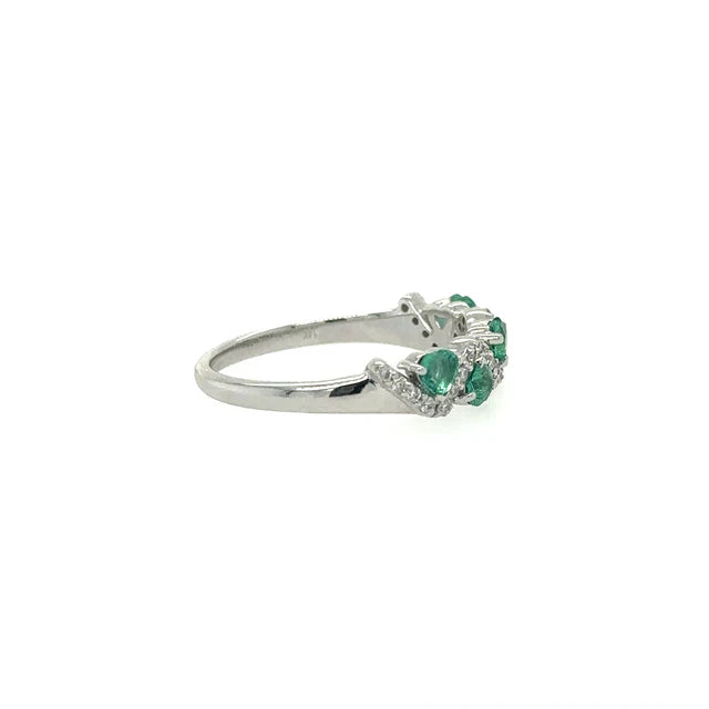 WHITE GOLD RING WITH EMERALD AND DIAMONDS