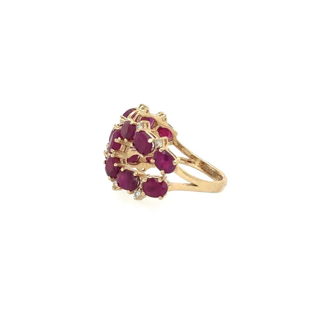 YELLOW GOLD RING WITH RUBY AND DIAMONDS