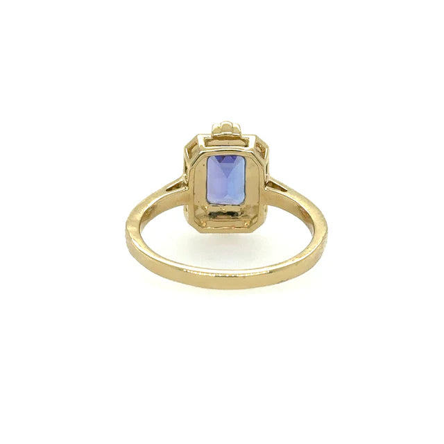 YELLOW GOLD TANZANITE RING WITH DIAMONDS