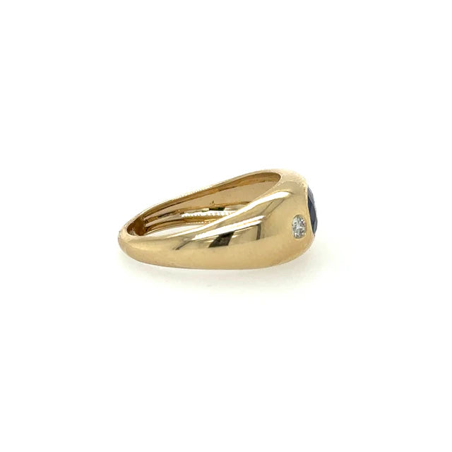 YELLOW GOLD RING WITH SAPPHIRE AND DIAMONDS