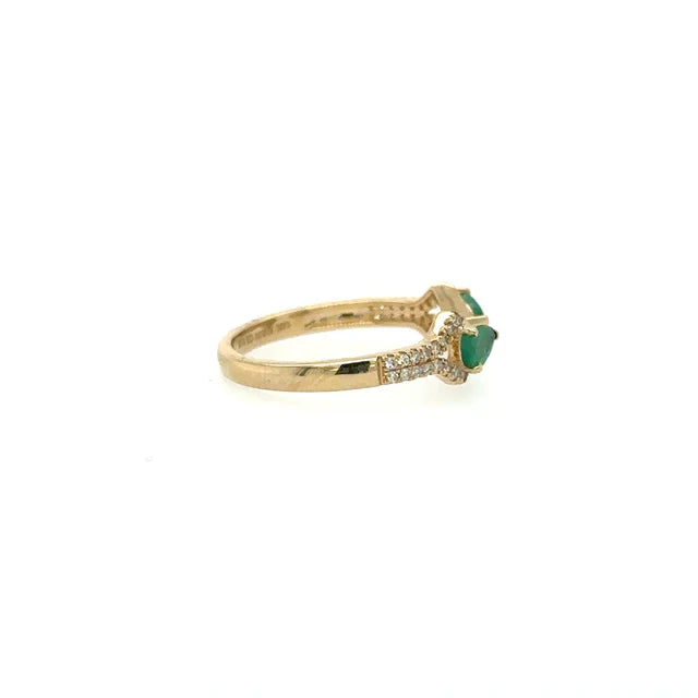 YELLOW GOLD EMERALD RING WITH DIAMONDS