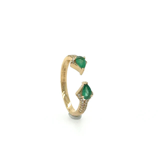 YELLOW GOLD EMERALD RING WITH DIAMONDS
