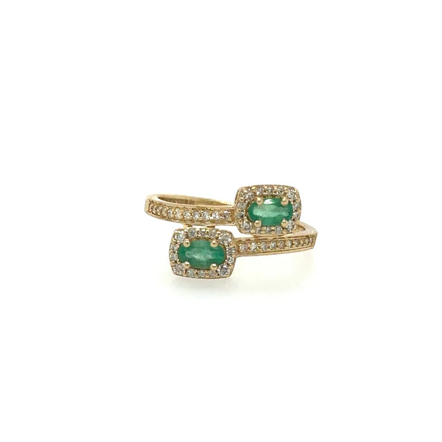 YELLOW GOLD EMERALD RING WITH DIAMONDS