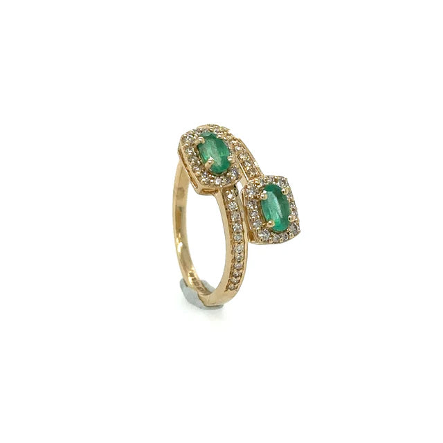 YELLOW GOLD EMERALD RING WITH DIAMONDS