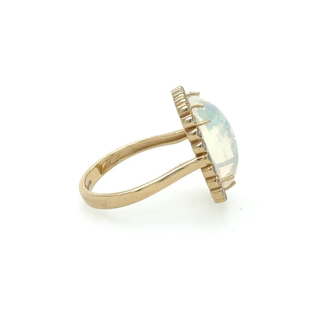 YELLOW GOLD OPAL RING WITH DIAMONDS