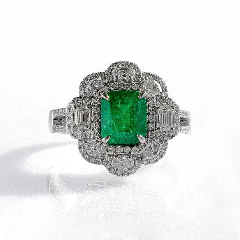 18KT WHITE GOLD EMERALD AND DIAMONDS RING